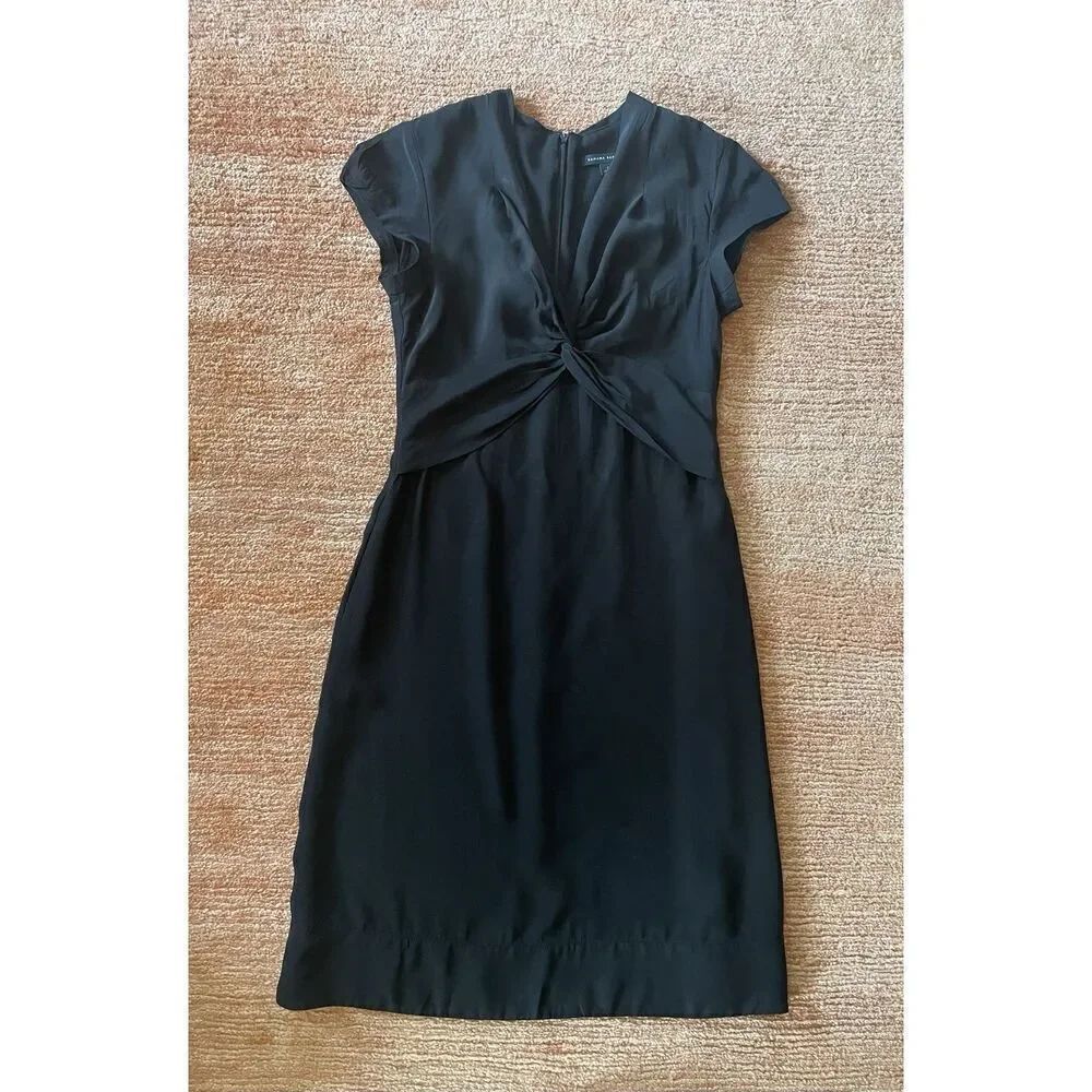 Silk Banana Republic Womenโs Black Short Sleeve V NeckโDress Size 2